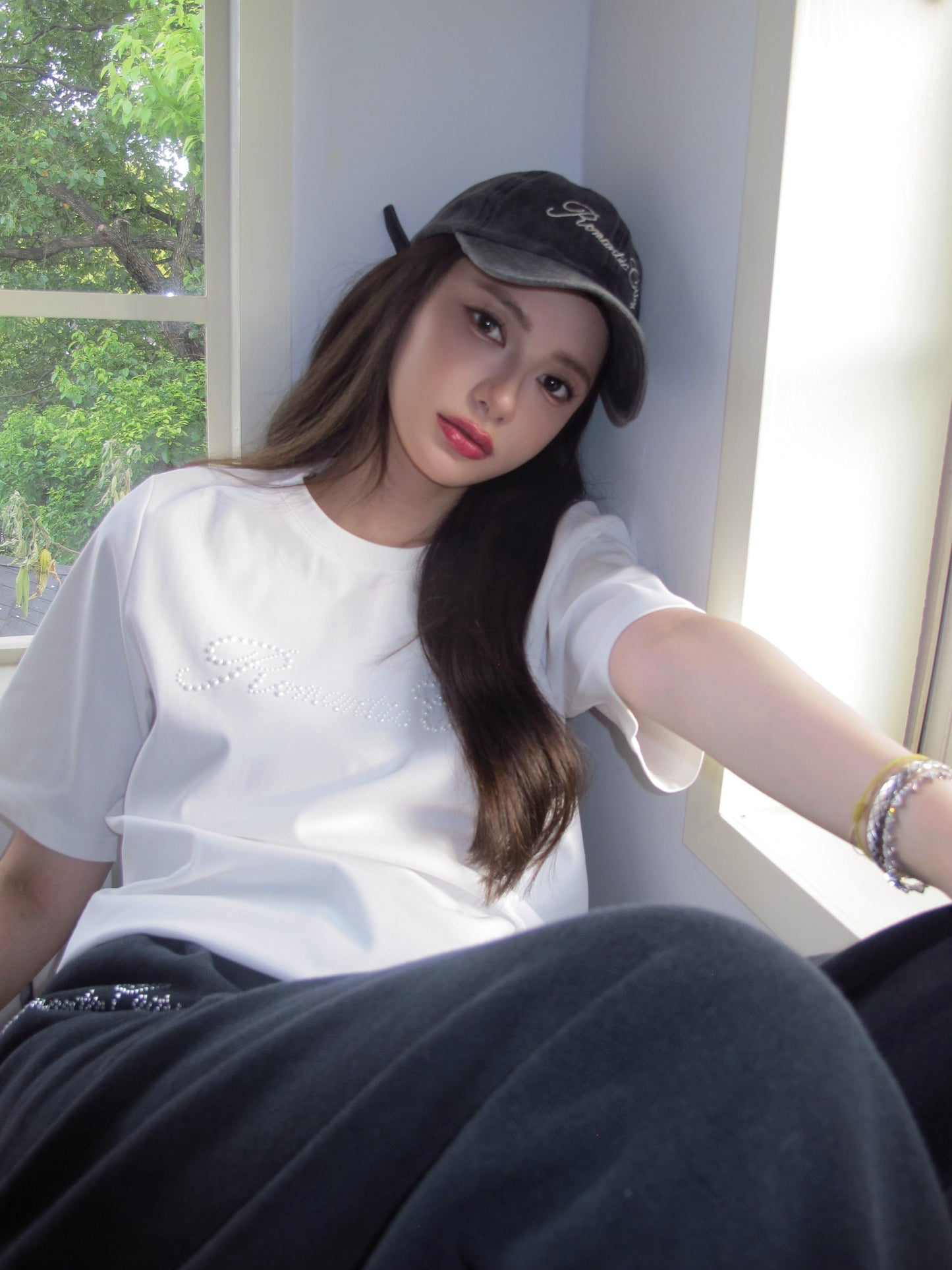 Perl white rate tee