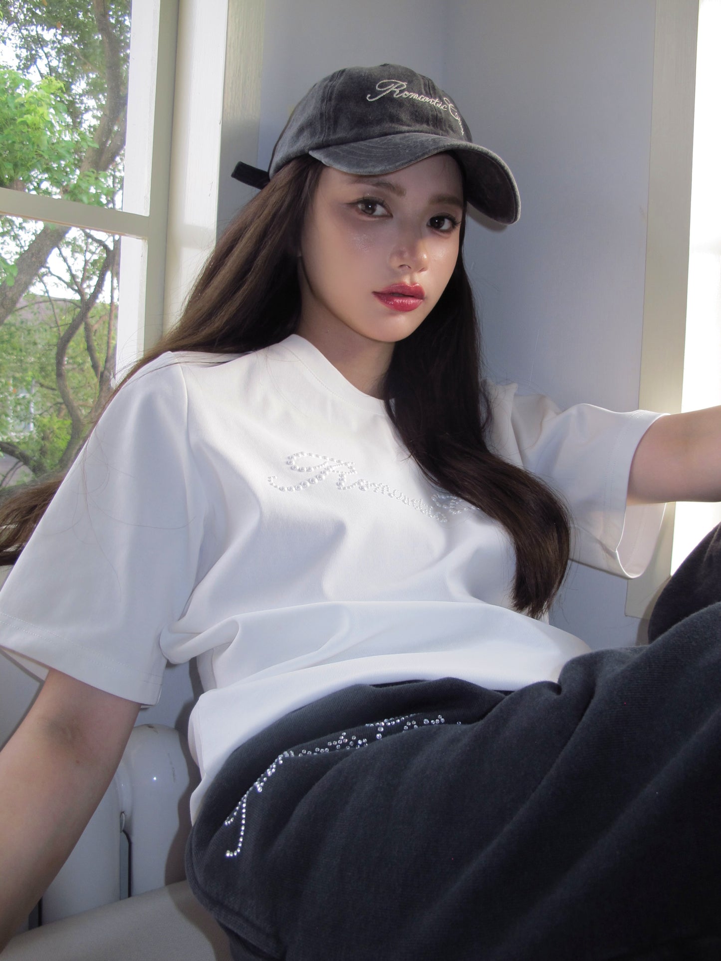 Perl white rate tee