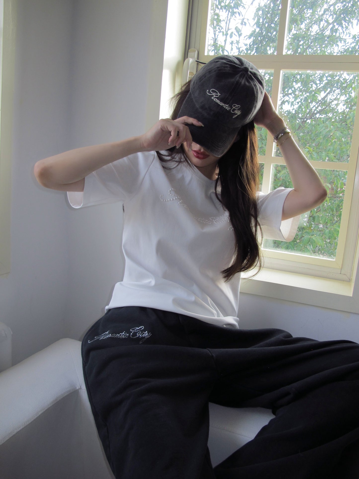 Perl white rate tee