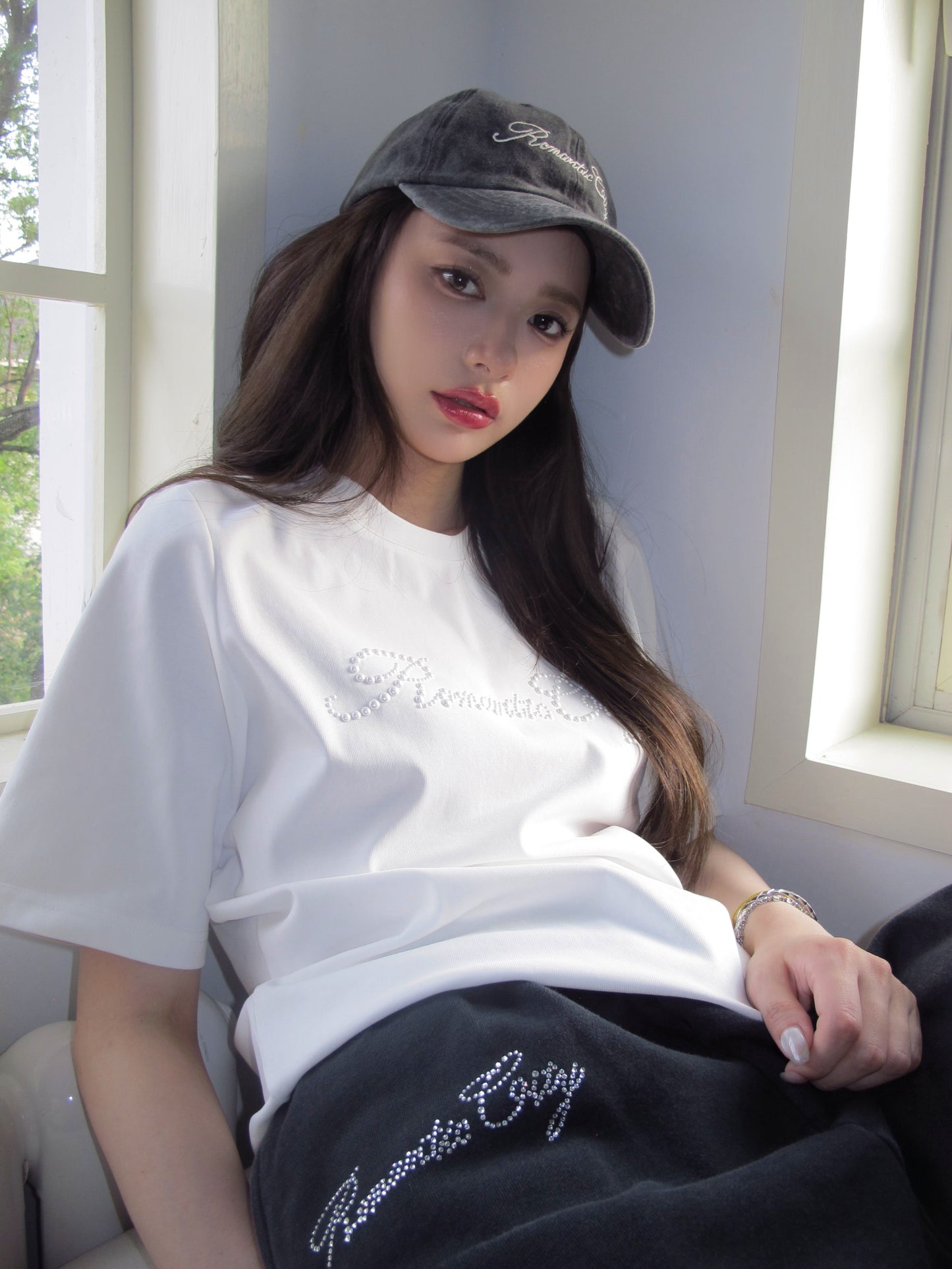 Perl white rate tee
